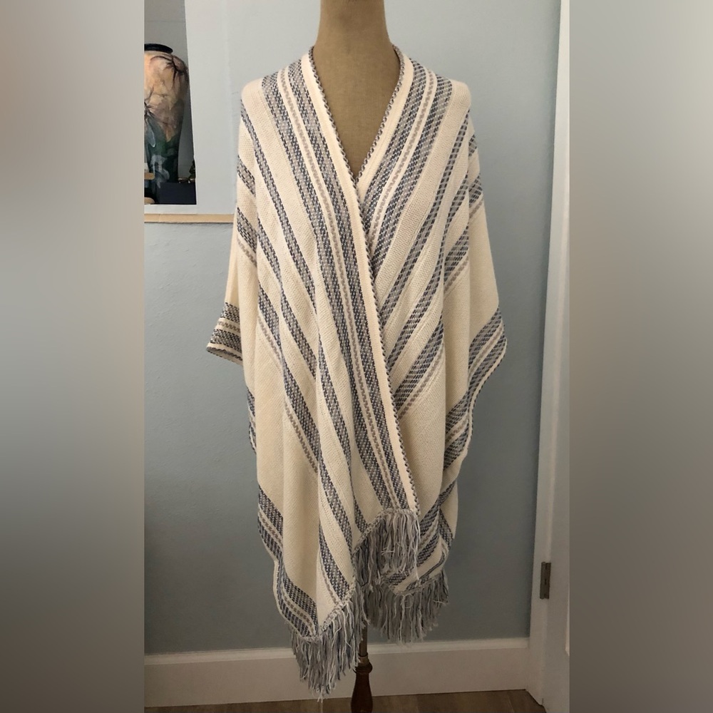 Lucky Brand Knit Ruana Cardigan M/L Cream Blue Striped Fringe Boho - Poncho